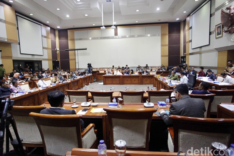 Politikus PD Cecar KPK soal Hak Bantuan Hukum Tersangka Korupsi Politikus PD Cecar KPK soal Hak Bantuan Hukum Tersangka Korupsi