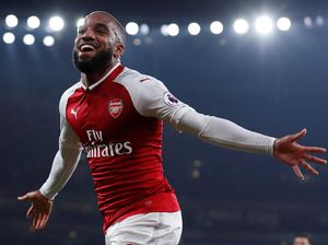 Ditunggu, Persaingan Lacazette vs Aubameyang di Lini Depan Arsenal