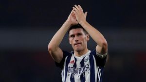 Barry Jadi Penampil Terbanyak Premier League, Lampaui Siapa Saja?