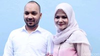 Vickry awalnya adalah sahabat pelantun Janji Manismu itu namun tinggal di Palembang dan membuat keduanya harus LDR. Pool/Noel/detikFoto.