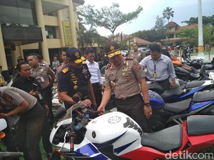 Polda Jabar Serahkan Kendaraan Mewah Selundupan ke Bea Cukai