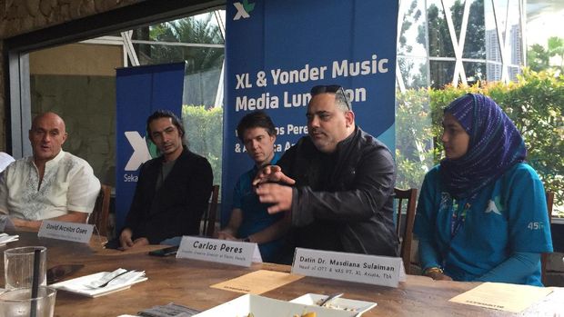 Sutradara Video Musik 'Despacito' Gandeng Abimana Aryasatya, Bikin Apa?