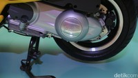 Produk ini disokong dengan mesin seri Quasar, empat langkah satu silinder yang dilengkapi dengan empat katup, sistem injeksi bahan bakar elektronik, serta pendingin cairan yang mampu memberikan tenaga maksimal 20.92 hp dalam 7.750 rpm dan torsi hingga 22 Nm dalam 5.000 rpm.
