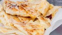 Thai bread bentuknya memang seperti martabak, tapi dessert ini tetap memiliki ciri khasnya sendiri dari cara pembuatannya. Rasanya manis sedikit gurih. Foto: Istimewa