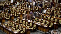Sebanyak 357 kursi anggota dewan terlihat kosong di Paripurna Pansus Angket KPK.