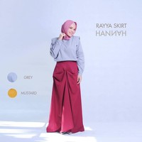 Dewi Sandra juga menjadi salah satu selebriti yang bisnis hijab. Bersama tiga sahabatnya, ia membuat label busana muslim bernama Hannah. Foto: Dok. Instagram