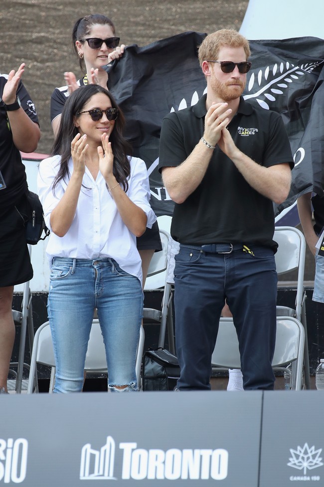 Banyak kabar menyebutkan bila Pangeran Harry dan Meghan Markle akan segera bertunangan. Terlebih ketika Pangeran Harry telah mengenalkan sang kekasih ke Ratu Elizabeth, neneknya. Foto: Dok. Getty Images