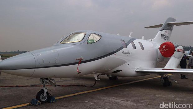 Pesawat Jet Honda Mendarat di Bandara Halim untuk Pertama Kalinya