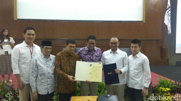 Wagub DKI terpilih Sandiaga Uno jadi pembicara diskusi di Jakarta Selatan.