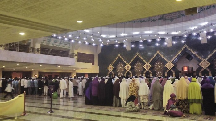 Gerakan Indonesia Sholat Subuh (GISS) di Masjid At-Tin (Parastiti Kharisma Putri/detikcom)