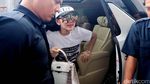 Foto: Topi Gucci dan Kacamata Trapesium, Begini Gaya Syahrini ke Bareskrim