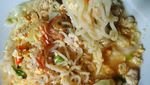 Benar Nggak Sih, 7 Makanan Ini Selalu Dibawa Orang Indonesia Saat ke Luar Negeri?