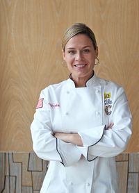 Ini Cerita Cat Cora, Iron Chef Wanita Pertama di Amerika