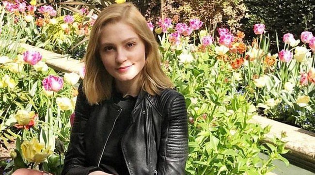 Nama Lavinia Woodward masih jadi trending topic di Inggris. Gadis 24 tahun itu sempat terjerat kasus kekerasan pada 2016 silam. Ia pernah menusuk kaki teman Tindernya hingga luka-luka. Lavinia menjadi kontroversial karena hakim menangguhkan hukumannya. Foto: Dok. Facebook