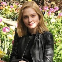 Nama Lavinia Woodward masih jadi trending topic di Inggris. Gadis 24 tahun itu sempat terjerat kasus kekerasan pada 2016 silam. Ia pernah menusuk kaki teman Tindernya hingga luka-luka. Lavinia menjadi kontroversial karena hakim menangguhkan hukumannya. Foto: Dok. Facebook