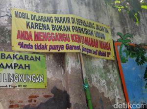 Di Kampung ini, Warga Wajib Punya Garasi Jika Beli Mobil