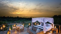 Lion Sands juga memiliki penginapan yang tertutup, namun tetap dilapisi kaca bening sehingga traveler tetap dapat menikmati suasana alam dengan jarak dekat (Daily Mail)