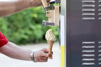Apa Benar Kylie Jenner Punya Mesin <i>Frozen Yogurt</i> di Rumahnya?