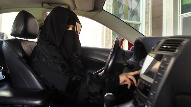 Wanita Arab Saudi Hari Ini Dibolehkan Nyetir Sendiri