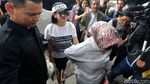 Foto: Topi Gucci dan Kacamata Trapesium, Begini Gaya Syahrini ke Bareskrim