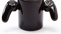 Gamer bakal suka dengan mug ini. Minum kopipun serasa main game dengan pegangan berbentuk stick game ini.Foto: Istimewa
