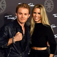 Vivian Sibold yang merupakan mahasiswi desain interior dikenal sebagai kekasih dari pembalap Formula 1 yang pernah memperkuat tim Mercedes, Nico Rosberg. Foto: Instagram