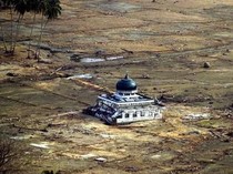 7 Bangunan yang Utuh Meski Dihantam Bencana Hebat