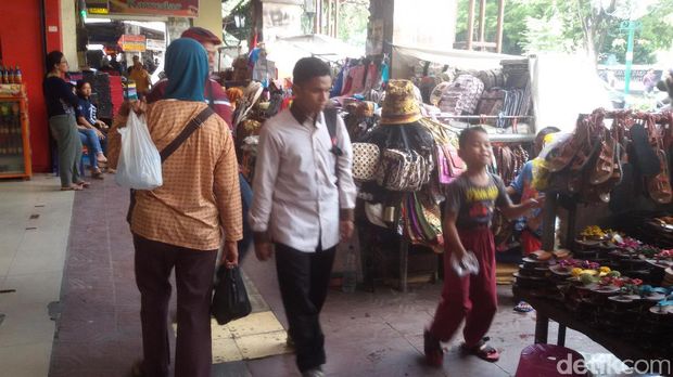 PKL di Malioboro hari ini jualan lagi.