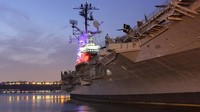 The Intrepid merupakan museum maritim Amerika yang yang berlokasi di Manhattan. Museum ini menyediakan tur khusus kepada anak-anak autis (CNN)
