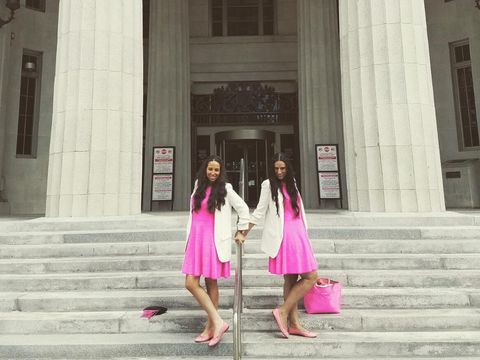 Bak Film Legally Blonde, 2 Pengacara Ini Tampil Serba Pink di Persidangan