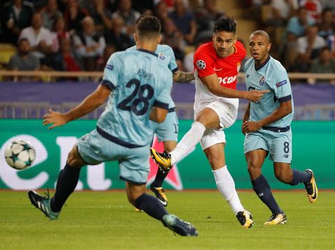 Porto mengalahkan AS Monaco 3-0.