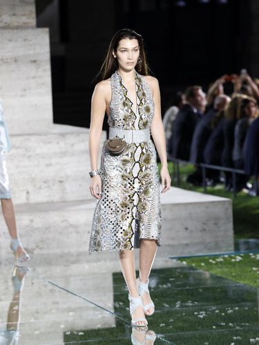 Soft Sequin sampai Pantless, Simak 8 Tren Busana di Milan Fashion Week