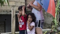 Badai Maria membuat banyak masyarakat La Perla kehilangan rumah. Tak sedikit yang harus mengungsi ke tempat aman (Alex Wroblewski/Getty Images)