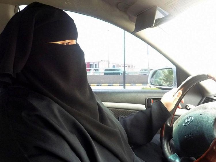 Wanita Arab Saudi Akhirnya Boleh Menyetir Sendiri