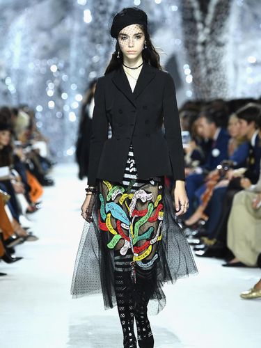 Unik, 80 Ribu Pecahan Cermin Hiasi Catwalk Dior di Paris Fashion Week