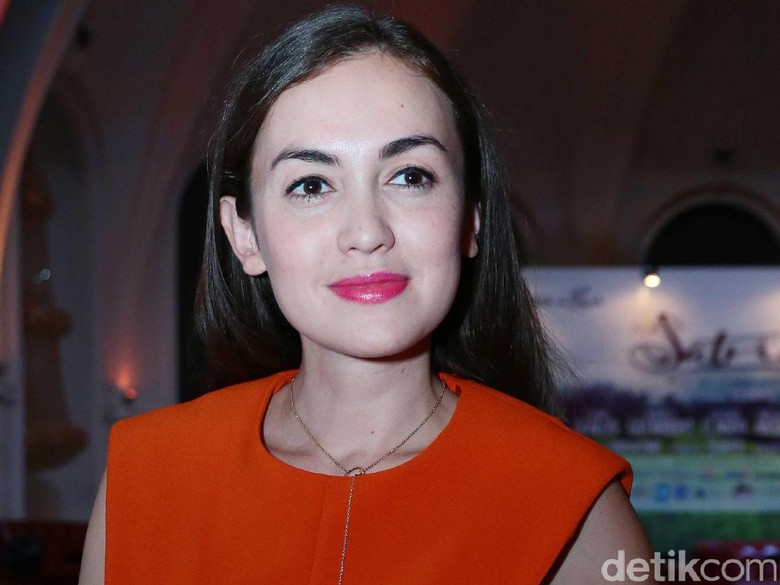 Di Film Terbaru, Rianti Cartwright Dalami Bahasa Banyumas