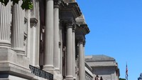 Metropolitan Museum of Art jadi salah satu museum ramah autis di dunia. Museum ini memiliki peta sensori yang menunjukkan area ramai dan sepi dengan bantuan lowlight dan area cahaya alami (CNN)