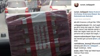 Jika diingat, Sunan mulai gemar posting tumpukan uang itu sejak tahun lalu. Kala itu ia menuai kehebohan lantaran menumpuk uang yang disebutnya hasil kerja di dashboard mobilnya. Foto: Instagram Sunan Kalijaga