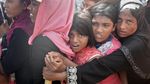 Potret Memprihatinkan Pengungsi Rohingya Saat Antre Bantuan