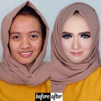 Adalah makeup artist Vizzily yang menjadi langganan banyak wanita berhijab, yang mengunggah foto transformasi wanita setelah di-makeup olehnya dan murid-muridnya. Pada foto pertama ini contohnya, yang merupakan hasil karya murid Vizzily di Serang. Sang murid sukses mengubah wanita di foto kiri menjadi mirip boneka Barbie dengan wajah sangat flawless. Foto: Dok. Instagram Vizzily