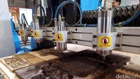 Salah satu produk yang dipamerkan dalam gelaran International Furniture Manufacturing Components (IFMAC) Exhibition 2017 adalah mesin pengukir kayu CNC (Computer Numerical Control).