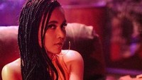 Bahkan ia juga nge-rap dengan banyak bahasa seperti Inggris, Spanyol dan Bahasa Batak. (Dok. Instagram/denadaindonesia)