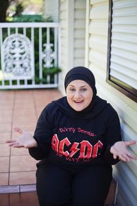 Mengenal Frida Deguise, Satu-satunya Komedian Berhijab di Australia