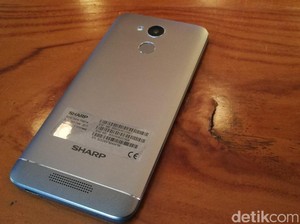 Sharp: Teknologi Layar Jadi Tren Smartphone Tahun Depan