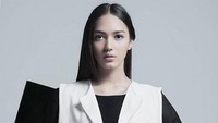 Wanita yang mengawali karier di dunia modelling itu memang memiliki wajah yang manis. (Dok. Instagram/melayunicole)