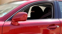 Selama ini wanita yang menyetir mobil dipenjara oleh otoritas di sana. Foto: Reuters/File