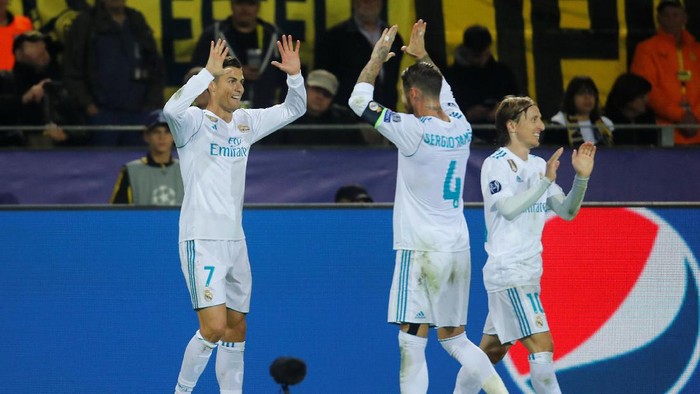 Soccer Football - Champions League - Borussia Dortmund vs Real Madrid - Westfalenstadion, Dortmund, Germany - September 26, 2017   Real Madrid’s Cristiano Ronaldo celebrates scoring their third goal with Sergio Ramos and Luka Modric    REUTERS/Leon Kuegeler
