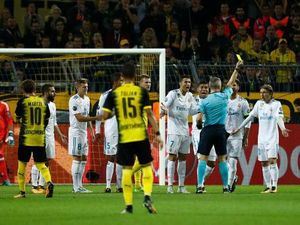 Kenapa Modric Dapat Kartu Kuning?