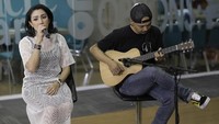 Di lagu tersebut, mantan personel She tersebut menyuguhkan sebuah cerita percintaan. Foto: Asep Syaifullah/detikHOT