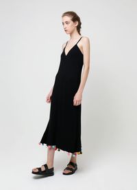 5 Long Dress Hitam yang Simpel Tapi Manis untuk Dipakai Kondangan